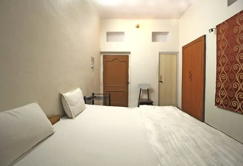 Economy Kamer, Vacation