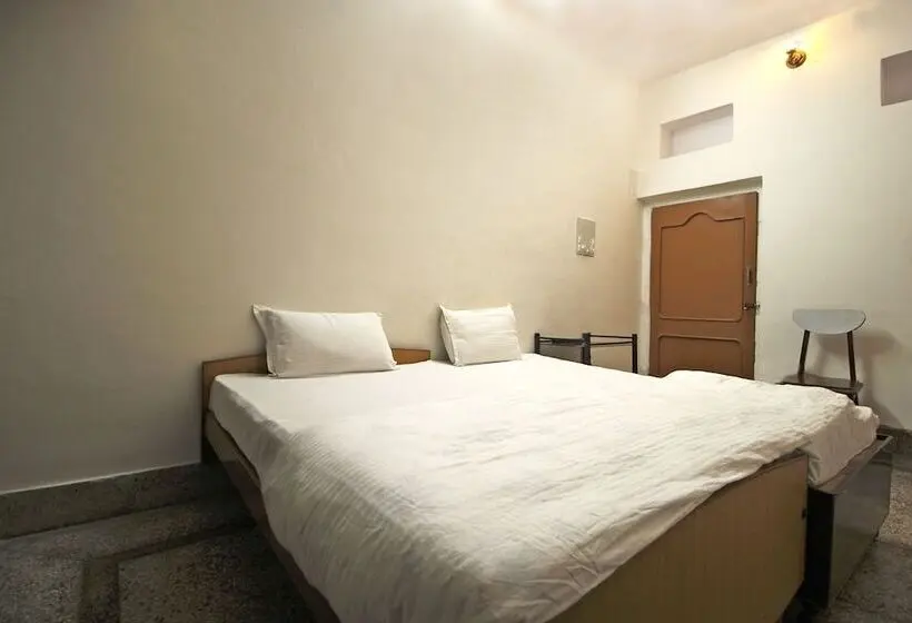 Economy Kamer, Vacation