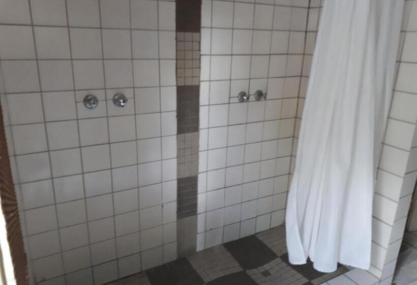 اتاق خانوادگی با سرویس بهداشتی مشترک, Puccini House