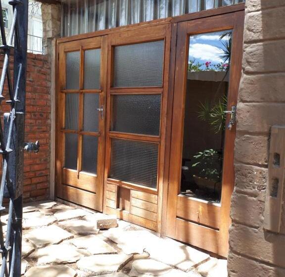 اتاق اکونومی یک تخته, Puccini House