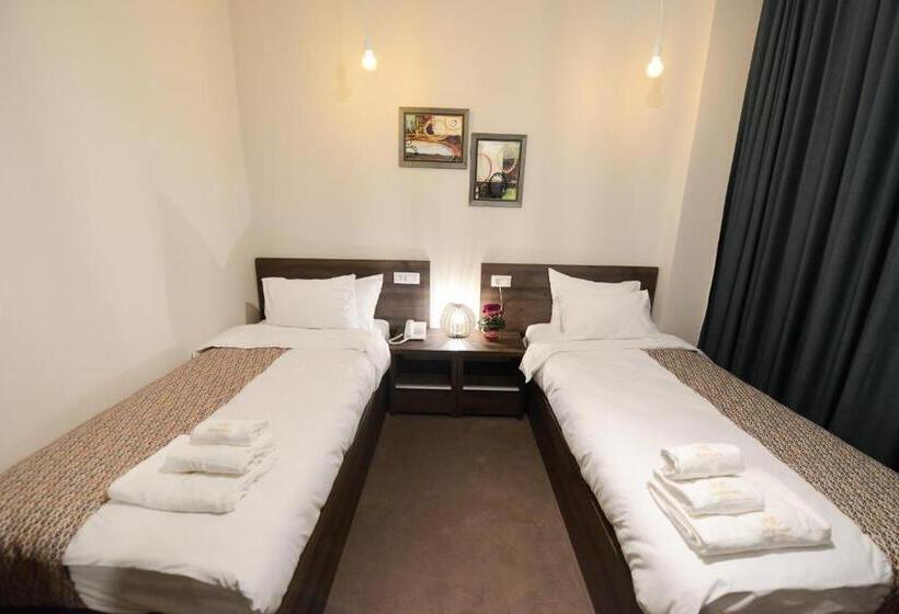 اتاق لوکس, Cara 28