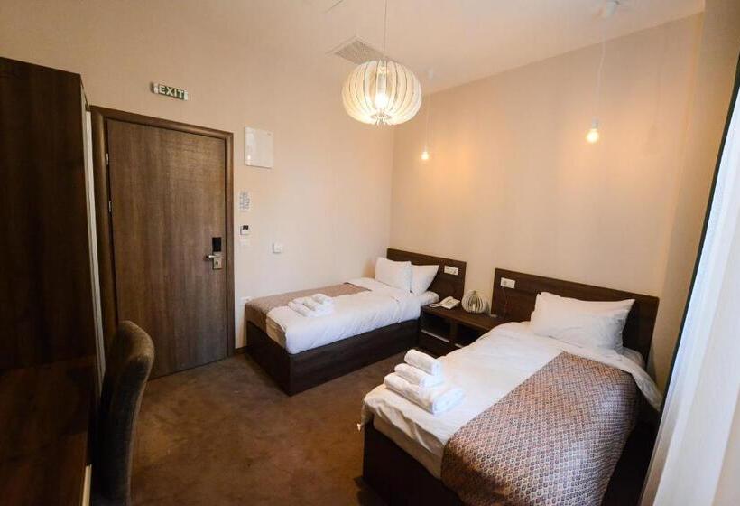 اتاق لوکس, Cara 28