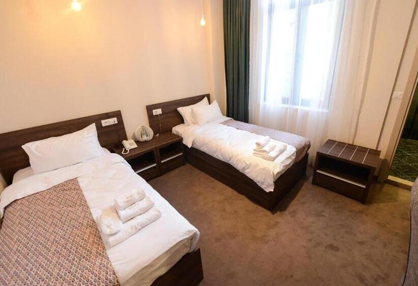 اتاق لوکس, Cara 28