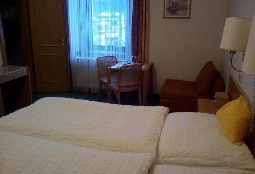 スタンダードトリプルルーム, Zum Goldenen Hirschen