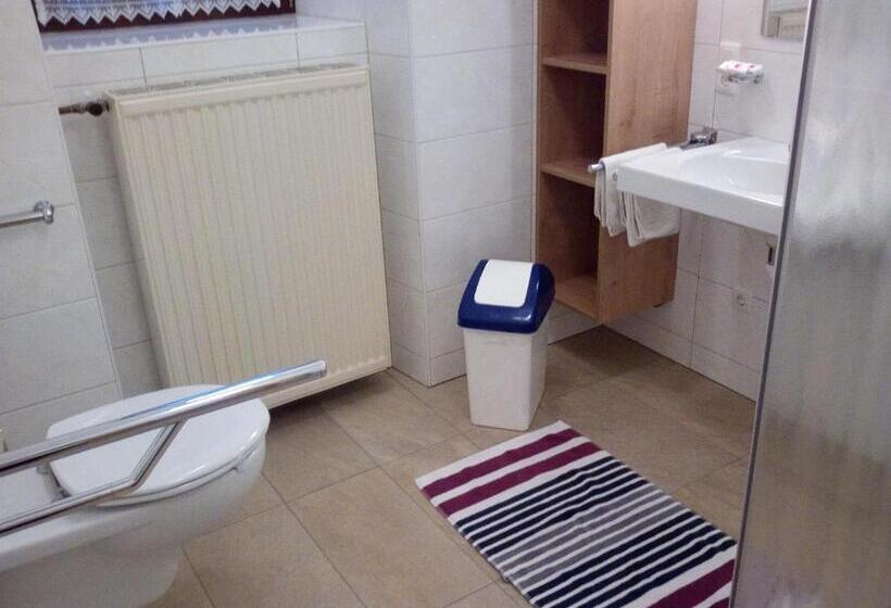 スタンダードトリプルルーム, Zum Goldenen Hirschen