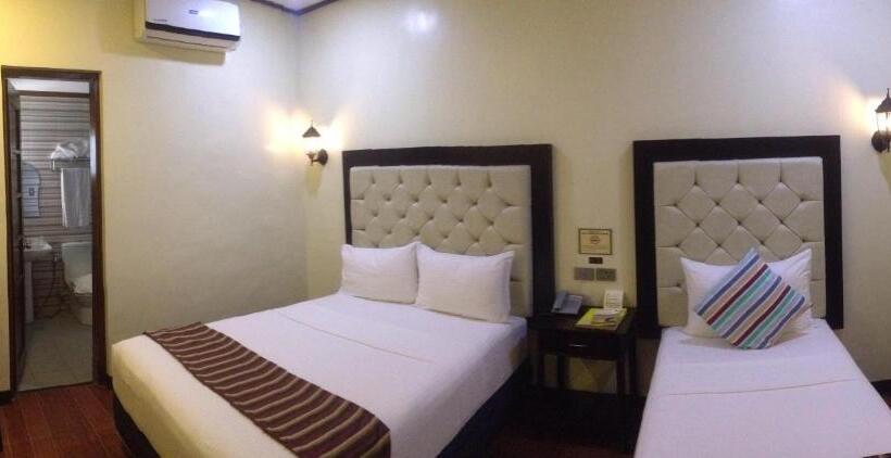 اتاق استاندارد سه نفره, The Ambassador