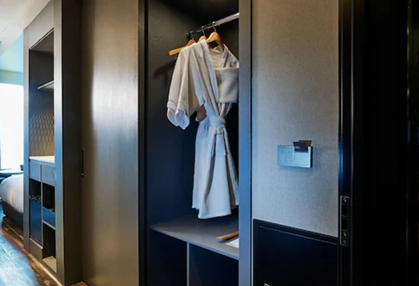 Cameră Superioară, The State Sunyu