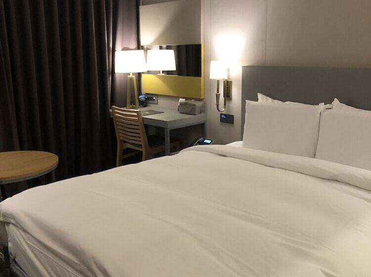 Cameră Superioară, The State Sunyu