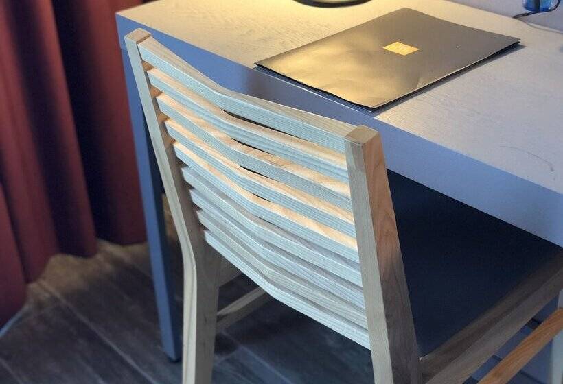 Cameră Deluxe, The State Sunyu