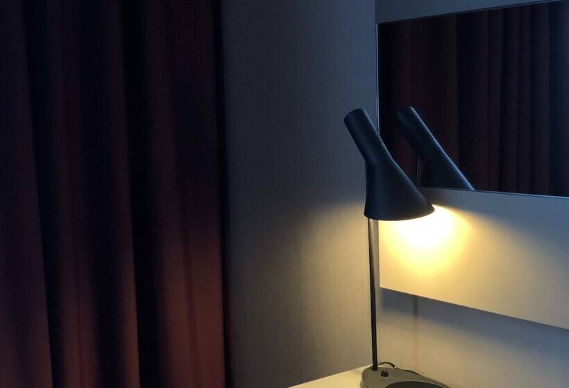 Cameră Deluxe, The State Sunyu