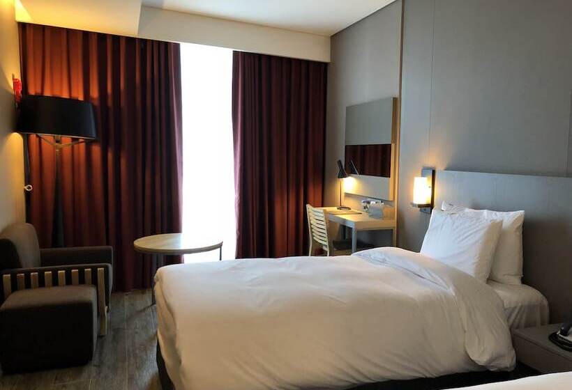 Cameră Deluxe, The State Sunyu