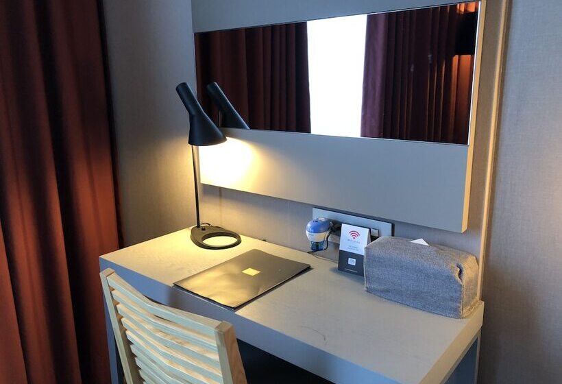 Cameră Deluxe, The State Sunyu