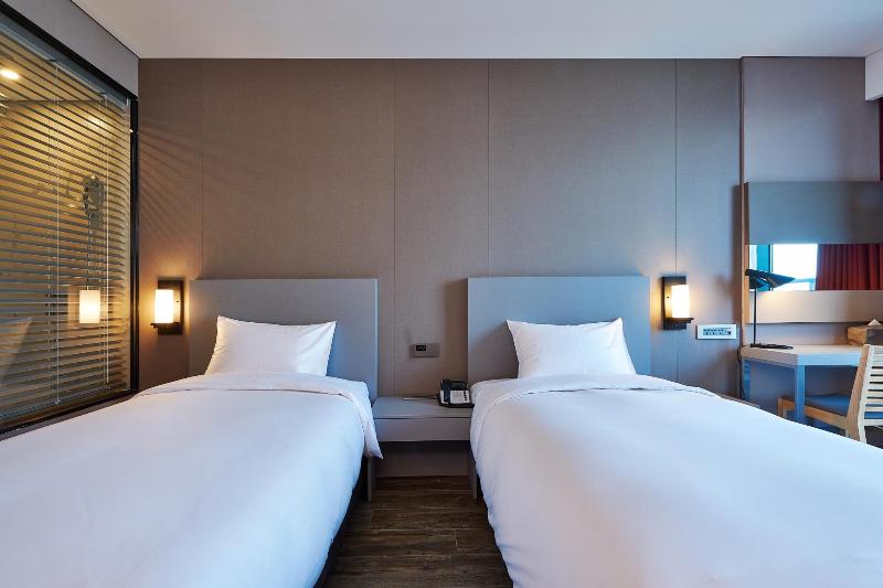 Cameră Superioară, The State Sunyu