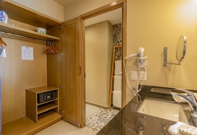 带大床的豪华间, Torre Lucerna Hotel Ensenada