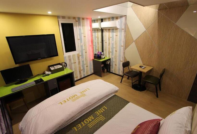 غرفة قياسية, Line Motel