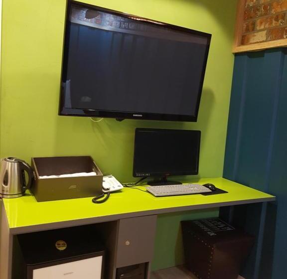 디럭스 룸, Line Motel