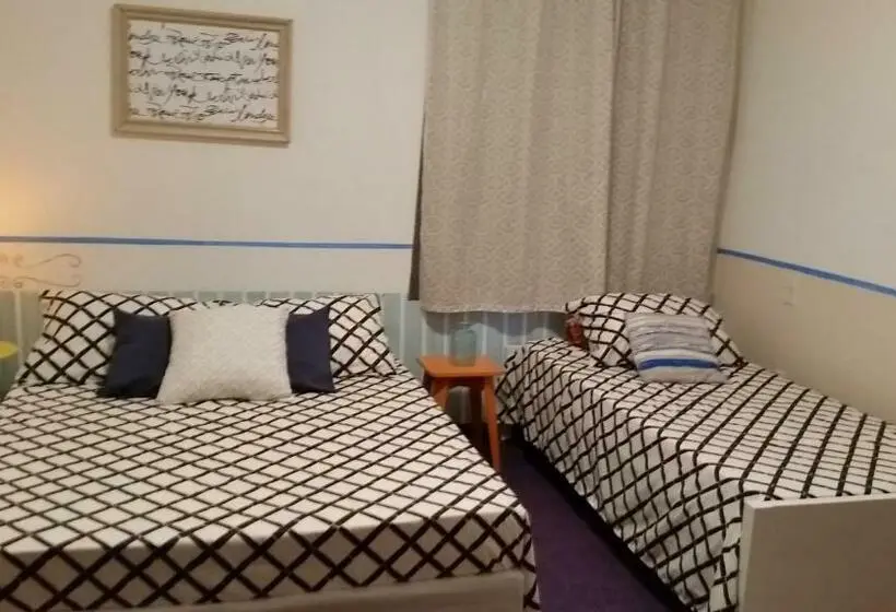 スイート, Hostel Lares