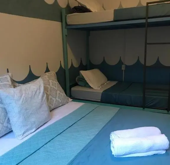 浴室共有スタンダード４人用ルーム, Hostel Lares