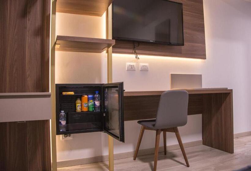 سوییت جونیور, 8room