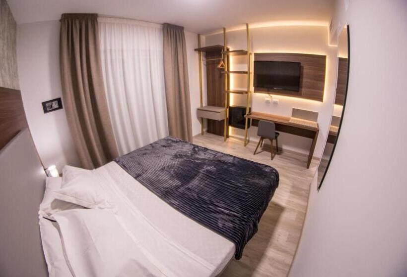 سوییت جونیور, 8room