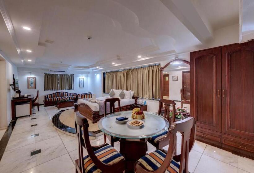 Quarto Estandar, K K Beacon India