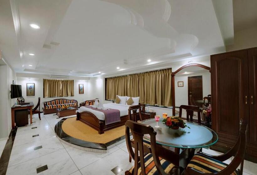 Quarto Estandar, K K Beacon India