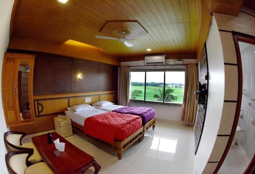 חדר דלוקס, Sharada International