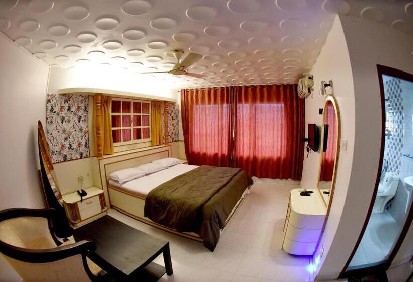 סוויטה, Sharada International