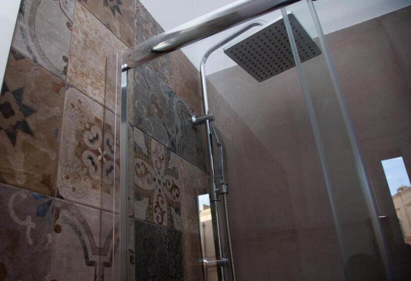 اتاق لوکس, Storie Di Mare