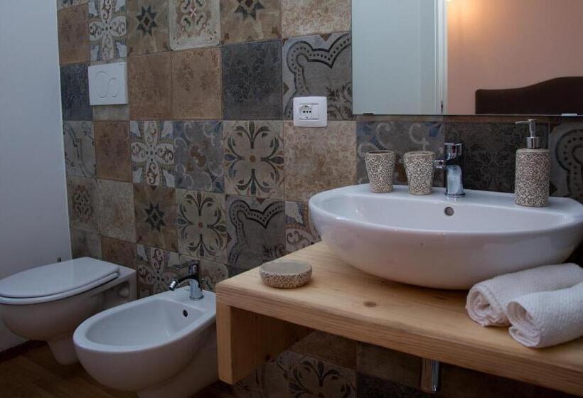 اتاق لوکس, Storie Di Mare