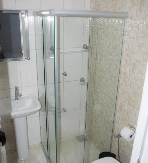 اتاق خانوادگی, Hostel Prime