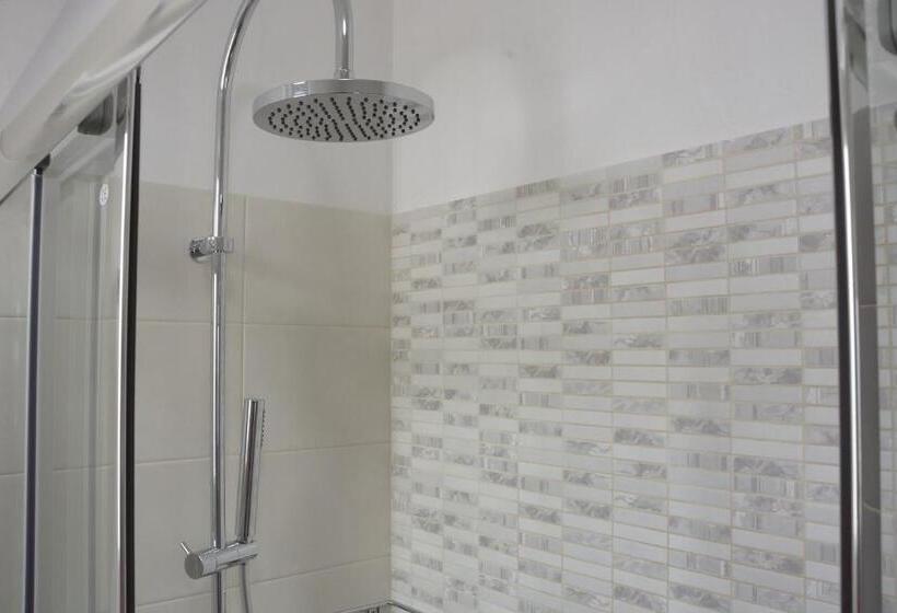 جناح جونيور, Baia Dell'orso