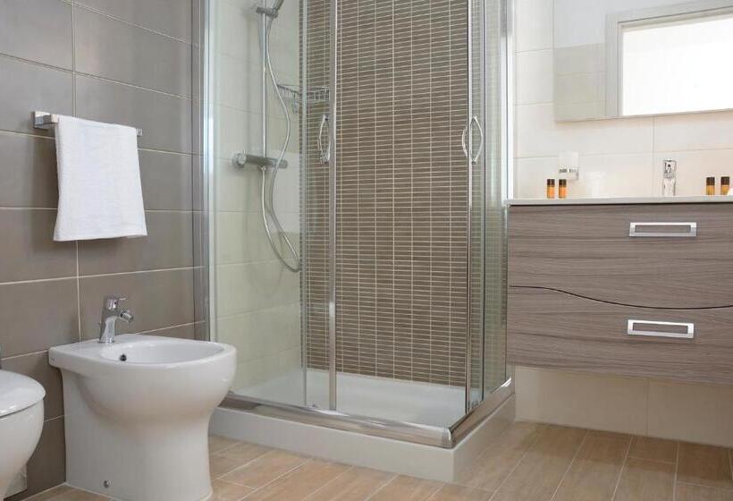 جناح جونيور, Baia Dell'orso