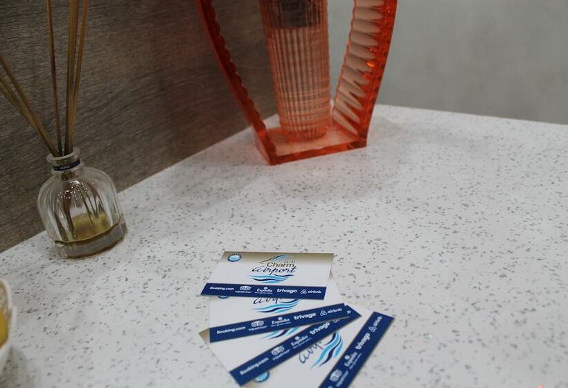 Habitación Triple Estándar, Charm Airport