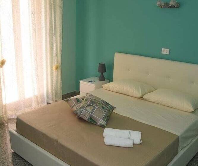 Habitación Triple Estándar, Charm Airport