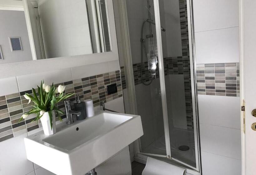 اتاق سوپریور سه تخته, Righepois