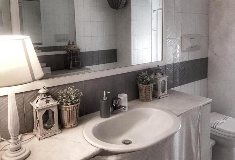 اتاق استاندارد با بالکن و چشمانداز دریا, Righepois