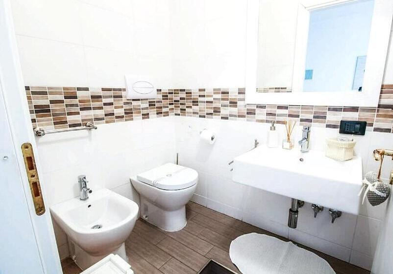 اتاق استاندارد سه تخته با بالکن, Righepois