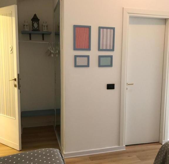 اتاق استاندارد سه تخته با بالکن, Righepois