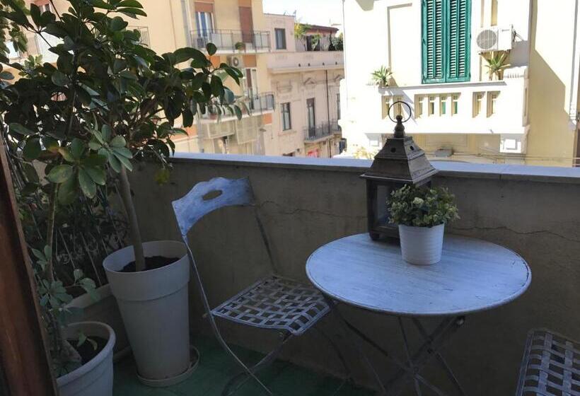 اتاق استاندارد سه تخته با بالکن, Righepois