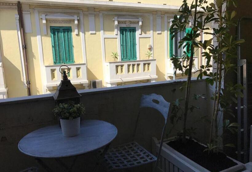 اتاق استاندارد سه تخته با بالکن, Righepois