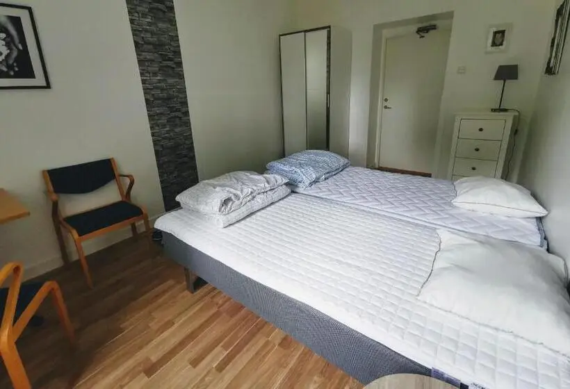 バス共有のスタンダードルーム, Falköpings Vandrarhem/hostel