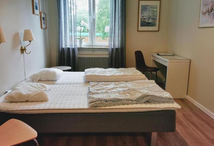 חדר סטנדרטי לארבעה עם חדר אמבטיה משותף, Falköpings Vandrarhem/hostel