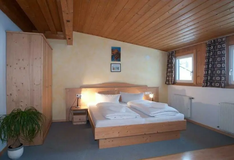 Standard-huone, Hofer