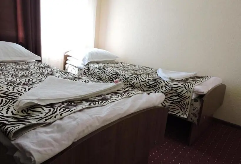 اتاق ساده سه‌ نفره, Inn Kochevnik
