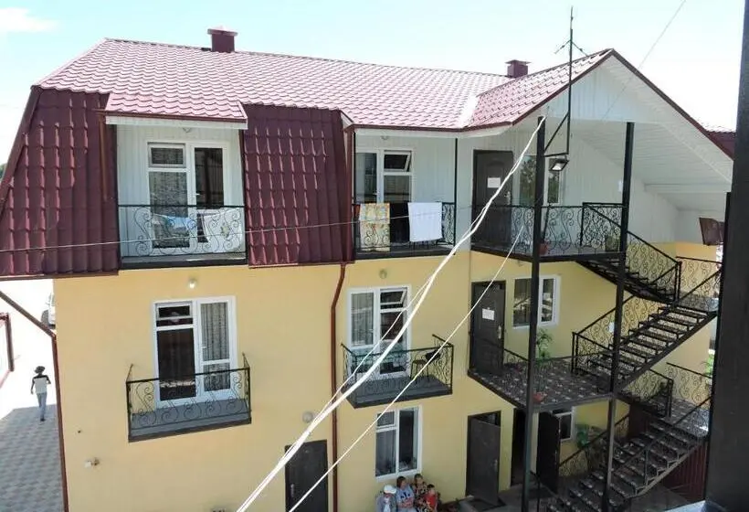 اتاق ساده سه‌ نفره, Inn Kochevnik