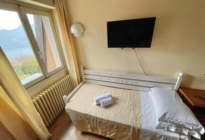 חדר סטנדרט לשלושה, La Sorgente