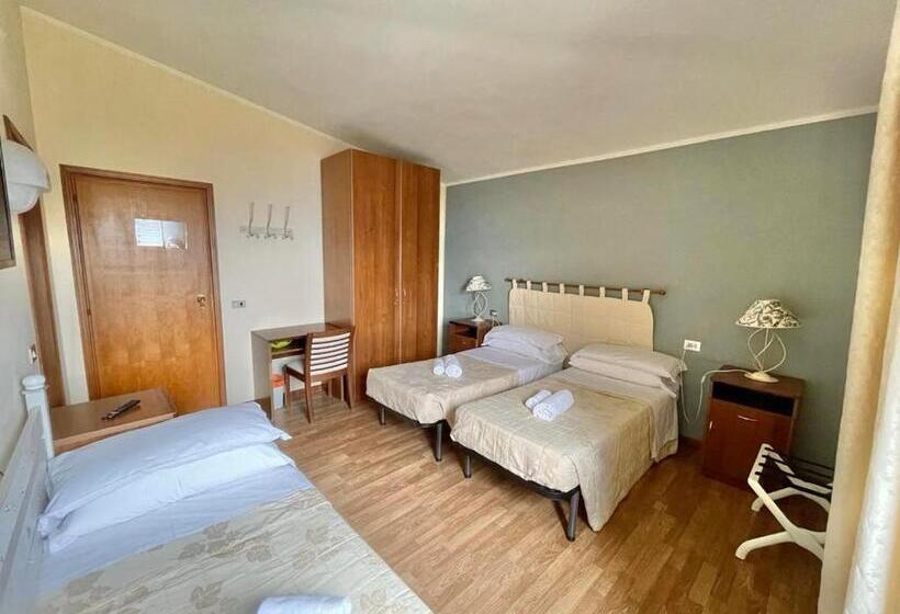 חדר סטנדרט לשלושה, La Sorgente