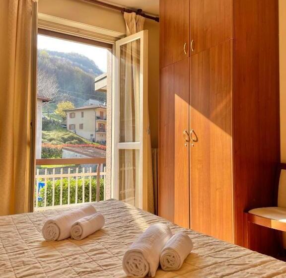 חדר לארבעה סטנדרטי עם מרפסת, La Sorgente