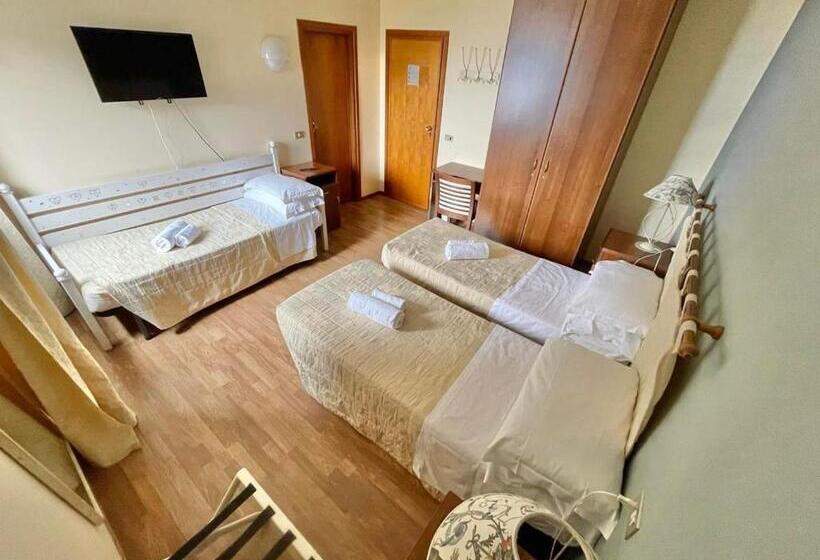 חדר סטנדרט לשלושה, La Sorgente